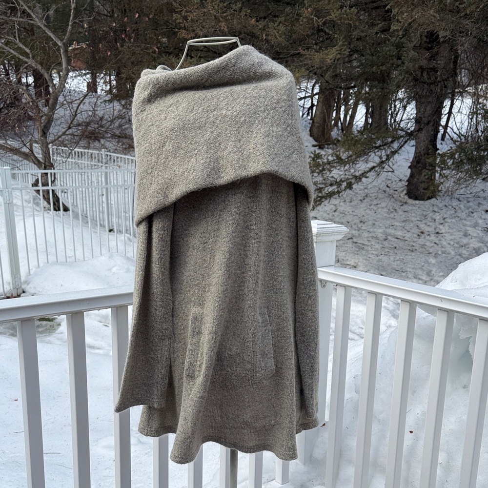 Elegant Gray Women's Sweater